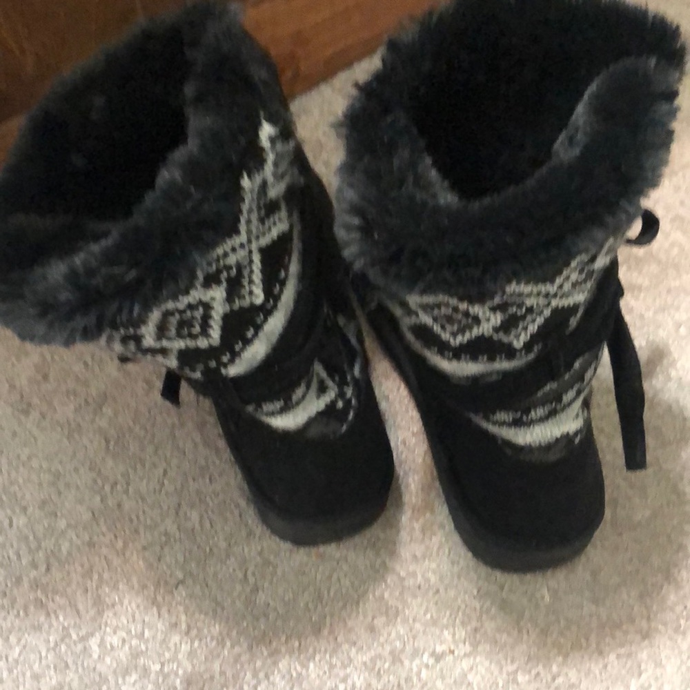 Size 7 muk luk fur boots